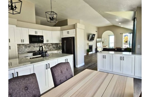Broomfield House | Fun & Fabulous! Remodeled, Great for Families!
