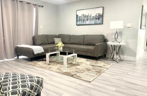 North Andrews Gardens House | Fun Pool Home with ping pong near Beaches and Airport