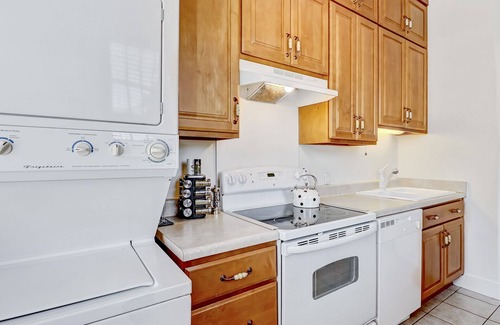 Thomas Square Apartment | Funky 2 Bedroom in Starland | Heated Pool Access