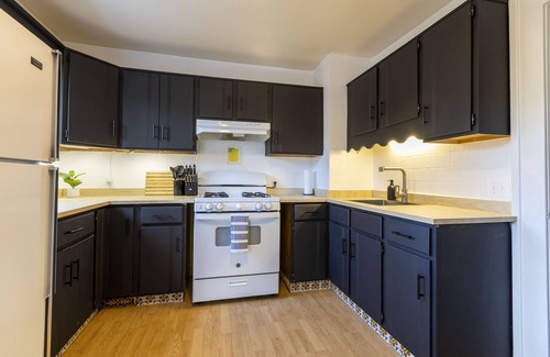 Southeast Calgary House | Funky House - Private Hot Tub - Walking Distance to Downtown