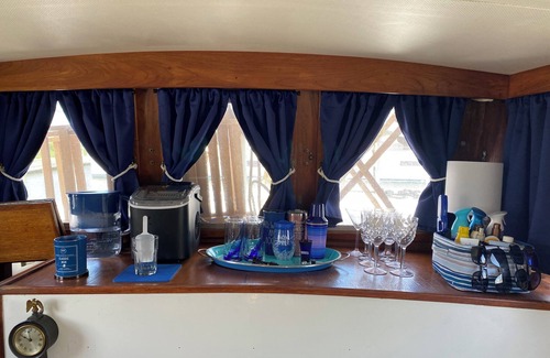 St. Augustine Boat Rental | Funshine - A classic 2-bedroom, 1.5 bath, yacht in delightful St. Augustine.
