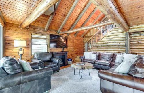 Fairland House | Furnished Deck and Lake Access Fairland Log Cabin