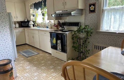 New Bedford House | Furnished & Flexible – Perfect for Longer Stays in Dartmouth, MA!