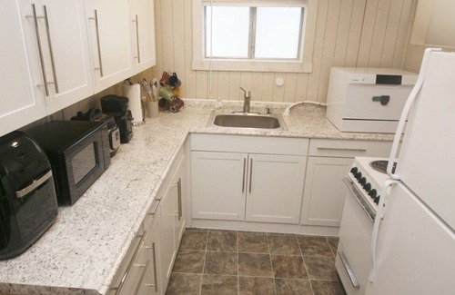 Roseburg Apartment | Furnished historic apartment in Roseburg