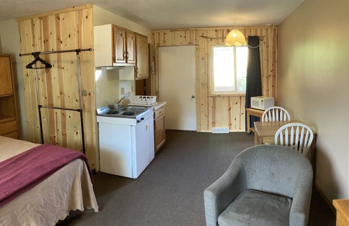 Park Falls Cabin | Furnished Studio #9