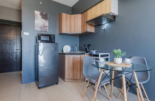 Cebu Apartment | Furnished Studio | City View, WiFi, Netflix and Pool