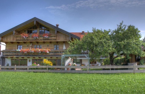 Kreuzfeld Apartment | Gästehaus Hirschbichler - Chiemgau Karte