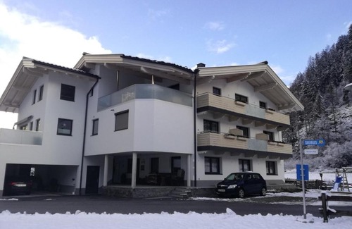 Mayrhofen House | Gästehaus Holaus