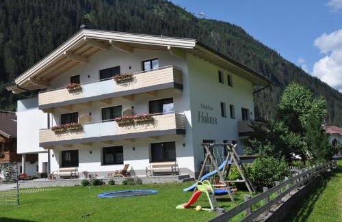 Mayrhofen House | Gästehaus Holaus