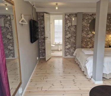 Oregrund Hotel | Gårdshotell Klockargården Öregrund