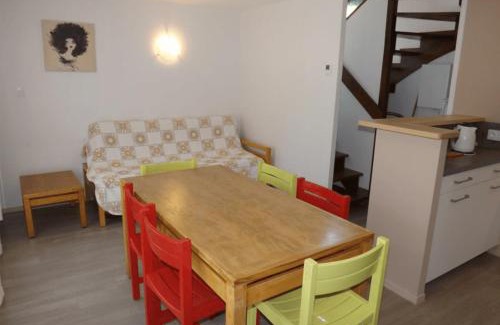 Le Claux Apartment | Gîte 19 confortable avec terrasse privée et vue sur le Puy Mary Cantal
