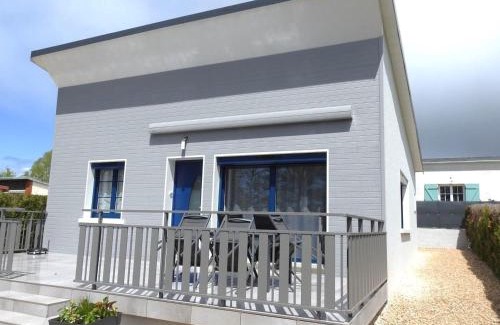 Villegusien-le-Lac House | Gîte au bord du lac avec terrasse, idéal pour la famille - FR-1-611A-17