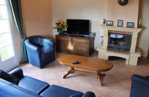 Sauvignac House | Gîte authentique avec piscine privée, WiFi et espace nature - FR-1-653-274