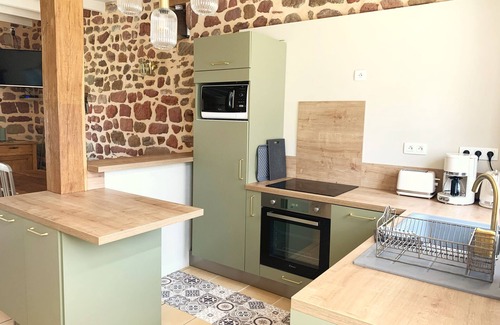 Objat House | Gîte "côté pré"- "Les sources" self-catering estate, Objat, Corrèze