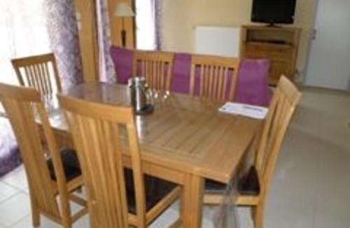 Vouecourt House | Gîte Confortable avec Terrasse et Jardin Clôturé - FR-1-611A-10