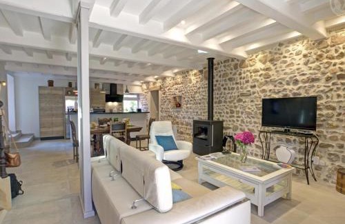 Notre-Dame-de-Boisset House | Gîte de charme avec SPA, terrasse, cheminée et cour, idéal pour un séjour zen à Notre-Dame-de-Boisset - FR-1-496-320