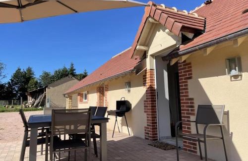 Thiel-sur-Acolin House | Gîte de charme à Thiel-sur-Acolin : terrasse, grand terrain, barbecue et équipements modernes - FR-1-489-338