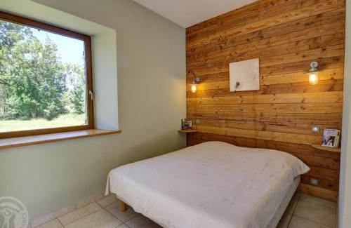Croizet-sur-Gand House | Gîte de charme avec piscine privative, terrasse, jardin, proche rivière - animaux acceptés - FR-1-496-25