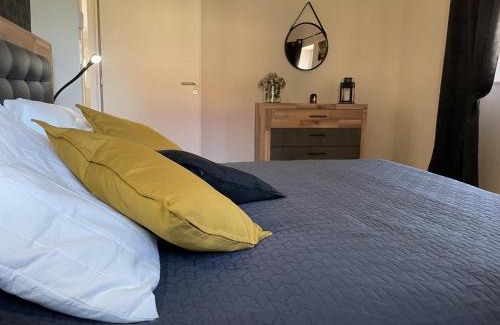 Thiel-sur-Acolin House | Gîte de Charme avec Terrasse Privative et Grand Jardin près du Parc Le Pal - FR-1-489-339