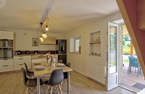 Pouilly-les-Feurs House | Gîte de charme avec spa, terrasse et balcon - Tout confort, au cœur de la nature - FR-1-496-303