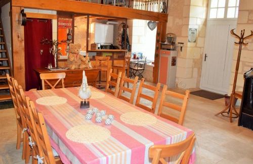 Loches House | Gîte de Charme Rénové, Idéal Famille, Centre-Ville, WiFi, Parking Gratuit, Vélo Bienvenue - FR-1-381-268