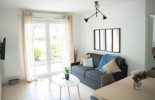 Carquefou Apartment | Gîte de Florigny avec parking souterrain et terrasse