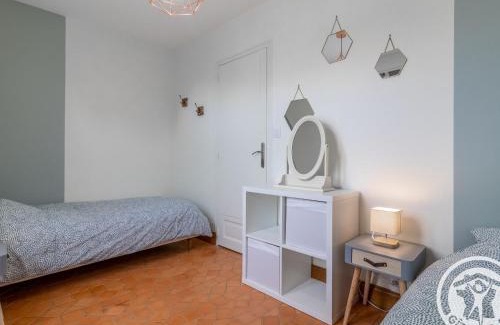 Boce House | Gîte de groupe avec salle de jeux, jardin 4000m², proche forêt de Chandelais et Zoo de la Flèche - FR-1-622-56
