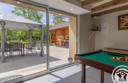 Boce House | Gîte de groupe avec salle de jeux, jardin 4000m², proche forêt de Chandelais et Zoo de la Flèche - FR-1-622-56