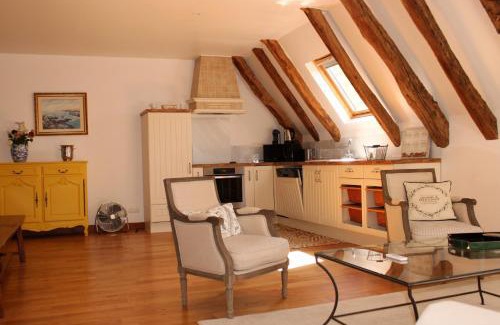 Labastide-Murat Villa | Gîte de La Devèze - salle de cinéma privée - accueil chevaux
