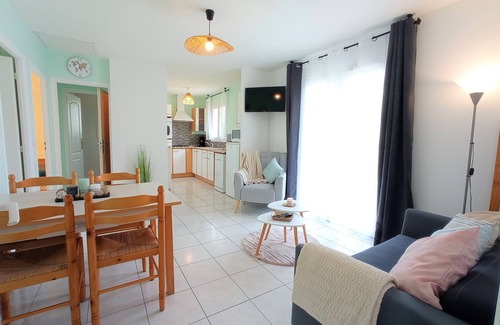 Limogne-en-Quercy House | Gîte de Lescurou Emeraude Cottage 4 Guests–Pool, Garden & Peaceful Family Escape