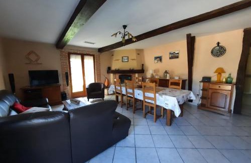 Marguestau House | Gîte de Maurin campagne