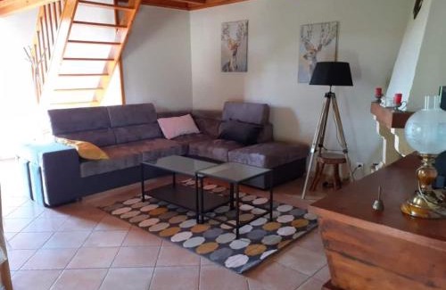 Saint-Clement-de-Regnat House | Gîte des Billaudes