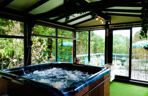 Brezilhac House | Gîte en pleine nature - Parc, Piscine, Jacuzzi