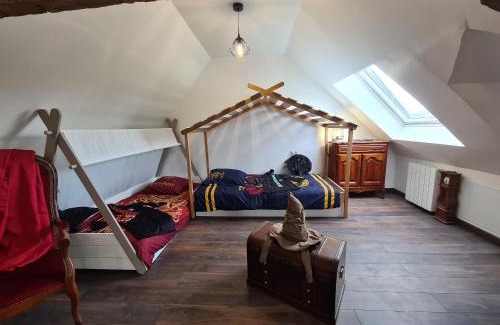 Chitray House | Gîte enchanteur avec déco sorciers, piscine, proche forêt et chemins de randonnée, idéal pour familles - FR-1-591-383