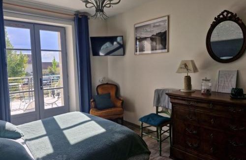 Briare Bed & Breakfast | Gîte entre Loire et canaux, proche centre-ville, idéal pour grands groupes et séjours historiques - FR-1-590-369