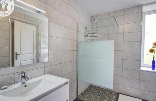 Saint-Didier-sur-Rochefort House | Gîte familial 200m² avec 6 chambres, terrasse, jardin, proche ferme, charges incluses, animaux acceptés - FR-1-496-18