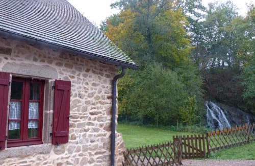 Barrais-Bussolles House | Gîte Familial avec Cascade, Pêche, Activités et Proximité de Vichy - FR-1-489-21