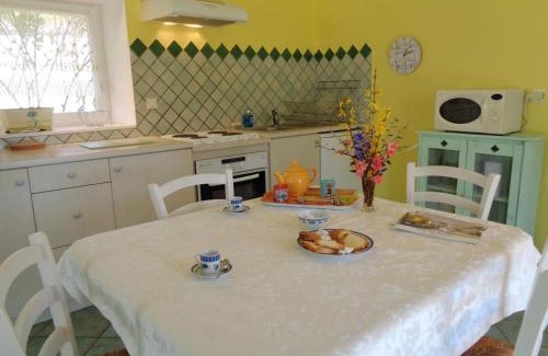 Lentigny House | Gîte familial calme avec jardin, terrasse, équipements modernes et jeux pour enfants à Lentigny - FR-1-496-129