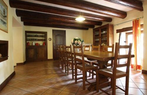 Villeneuve-dʼAllier House | Gîte familial avec grande terrasse à Auzat, proche baignades et sites historiques - FR-1-582-183