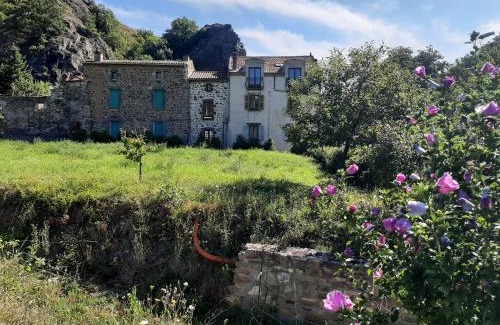 Saint-Floret House | Gîte la maison de Mika