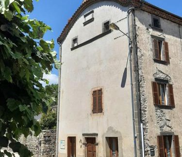 Saint-Floret House | Gîte la maison de Mika