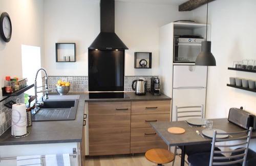 Charnecles Apartment | Gîte le Clos D'olon 2/4 Personnes Classé 4 Étoiles à 7km de Voiron