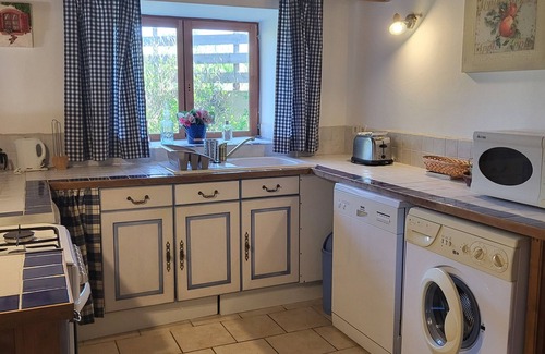 Doue-en-Anjou House | Gîte les Roses sleeps 2/4