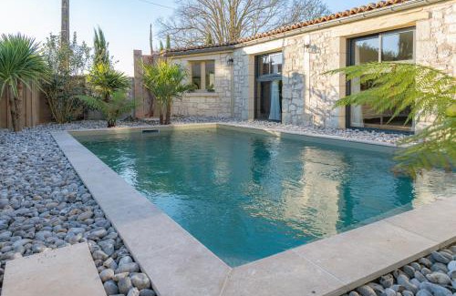 Forges House | Gîte Lunaben-Maison en pierres avec piscine