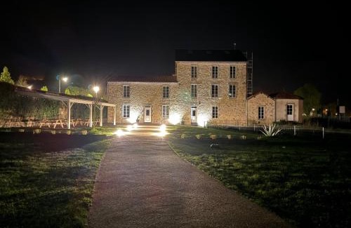 Saint-Laurent-sur-Sevre Apartment | Gîte moulin de Chaussac proche du Puy duFou