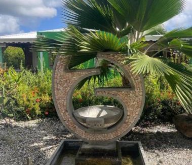 Saint-Francois House | Gîte Orchidée piscine commune