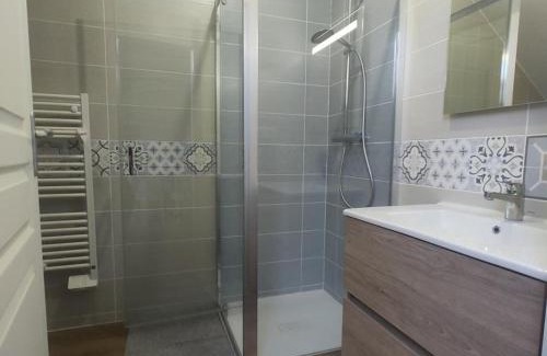 Saint-Bonnet-de-Four House | Gîte rural avec animaux, Wi-Fi, parking, proche nature - FR-1-489-561