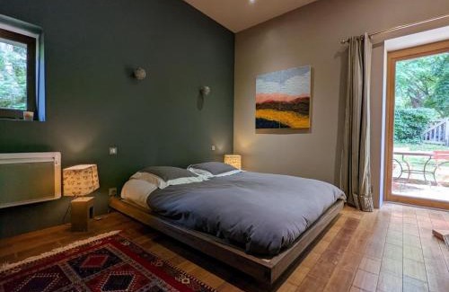 Guizengeard House | Gîte spacieux avec jardin privatif, animaux, accès PMR, pêche, randonnées et équipements bébé inclus - FR-1-653-191