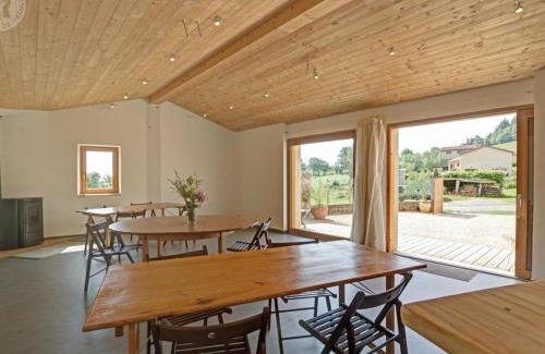 Verrieres-en-Forez House | Gîte spacieux avec terrasse en forêt, 12 lits, proche randonnées - FR-1-496-314