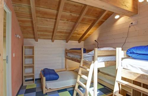 Verrieres-en-Forez House | Gîte spacieux avec terrasse en forêt, 12 lits, proche randonnées - FR-1-496-314
